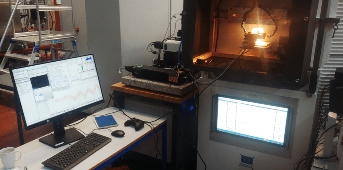 Raman spectroscopy in-situ on diamond HF-CVD - Image